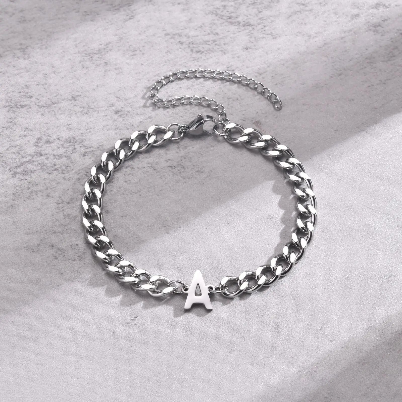 イニシャルツイストブレスレット a