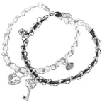 カップル向けの鍵と南京錠モチーフのブレスレット