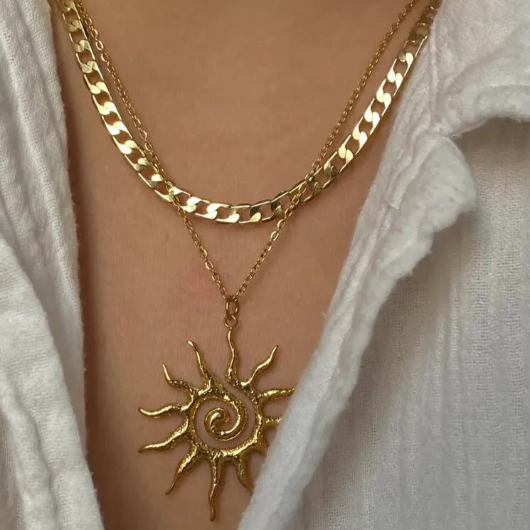 Collier avec Grand Pendentif Soleil