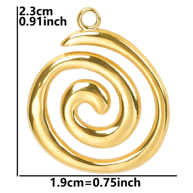 Collier avec grand pendentif spirale ajourée