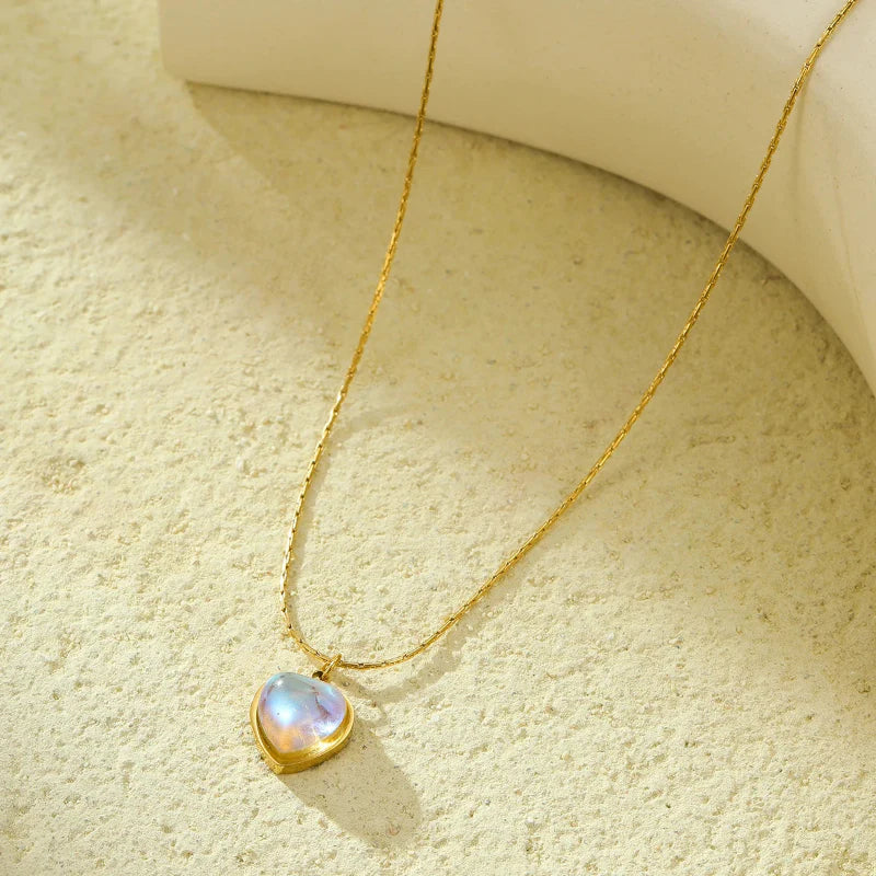 Collier avec Joli Pendentif Coeur Pierre de Lune