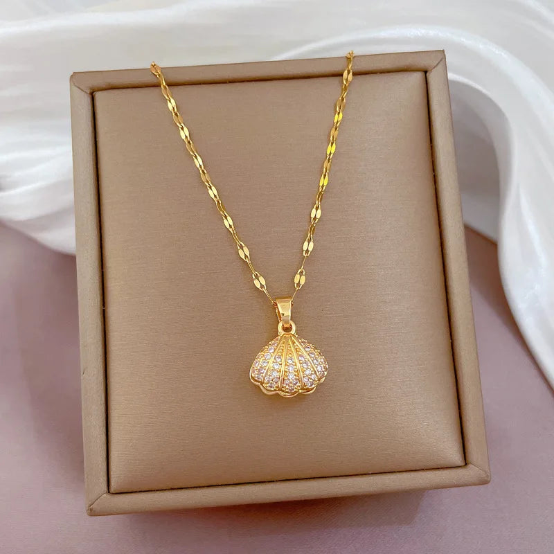 Collier Pendentif Coquillage Coquille Saint-Jacques Strass et Perle