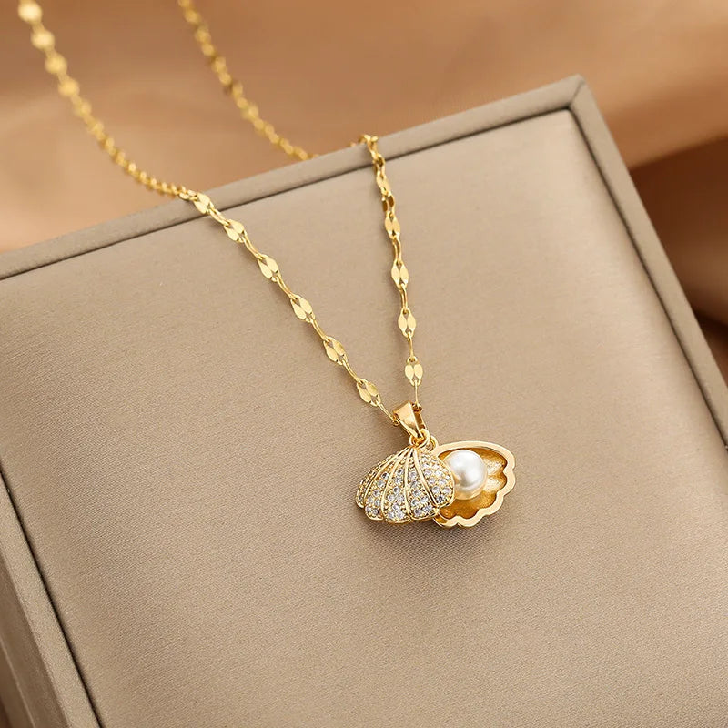 Collier Pendentif Coquillage Coquille Saint-Jacques Strass et Perle