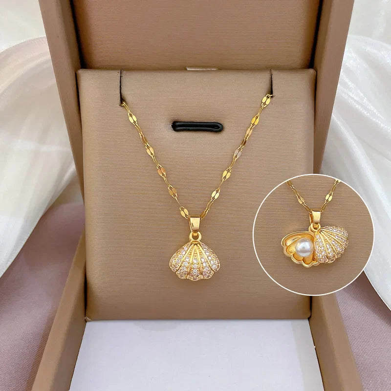 Collier Pendentif Coquillage Coquille Saint-Jacques Strass et Perle