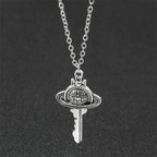 Collier avec pendentif clef de l'univers