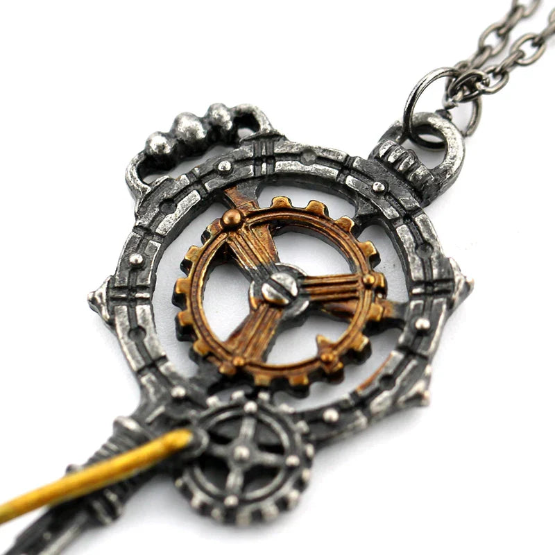 Collier avec pendentif clef engrenage