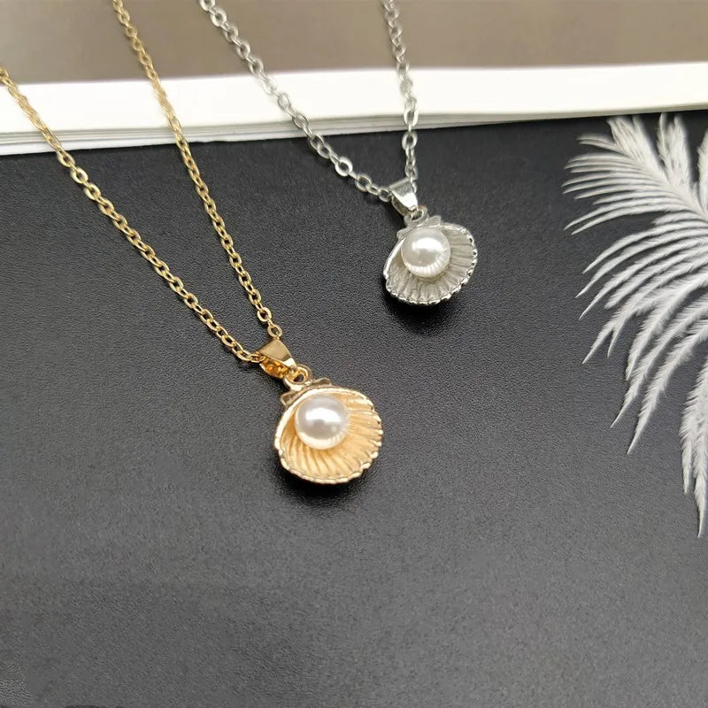 ホタテ貝とパールのペンダントネックレス ゴールド