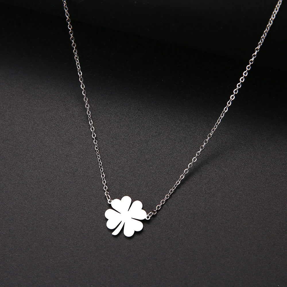 Collier avec Pendentif en Feuille de Trèfle Porte Bonheur argent