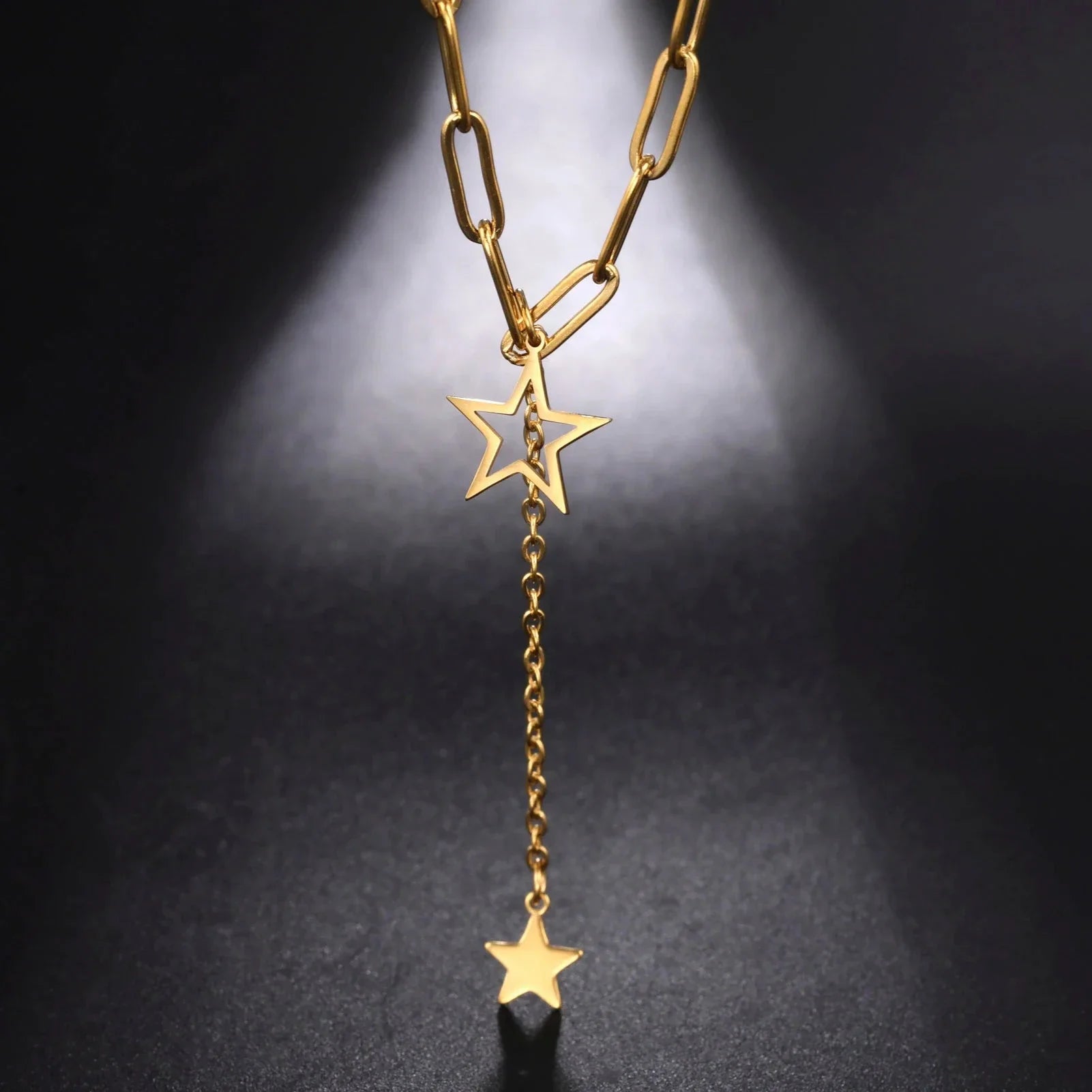 星モチーフのペンダント付きネックレス ゴールド