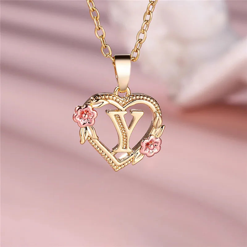 Collier avec pendentif initiale coeur et fleurs y