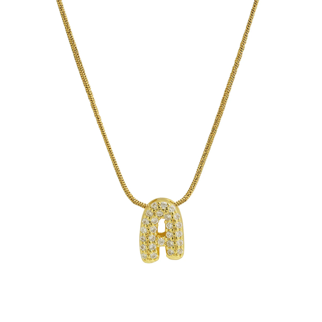 Collier avec pendentif initiale en strass a