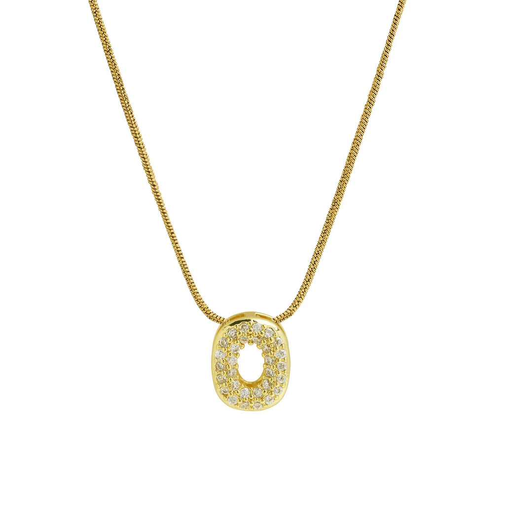 Collier avec pendentif initiale en strass o