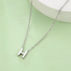 イニシャルペンダント付きネックレス - 文字 