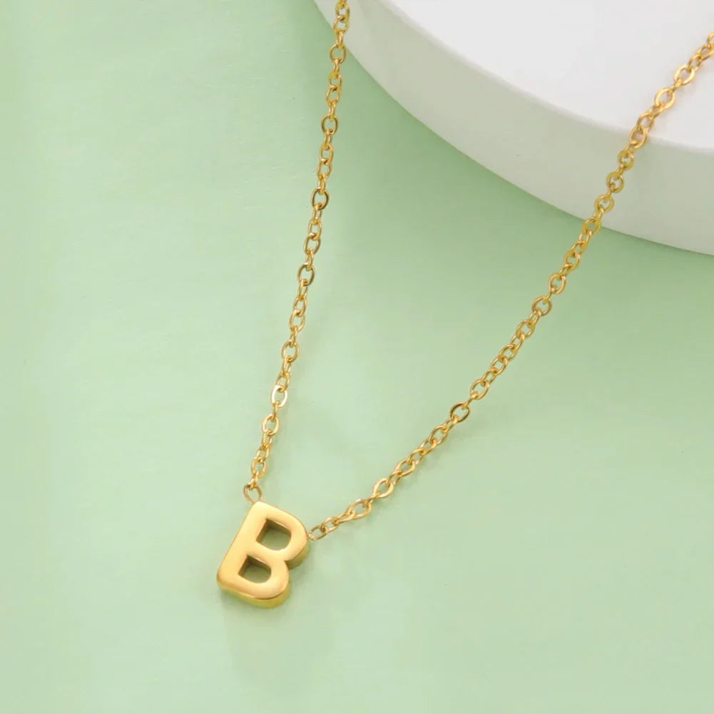 イニシャルペンダント付きネックレス - 文字 