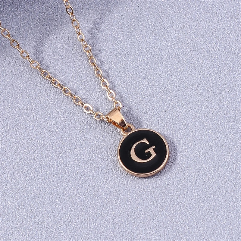 カラーペンダントのイニシャルネックレス g