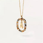 Collier avec pendentif ovale initiale a