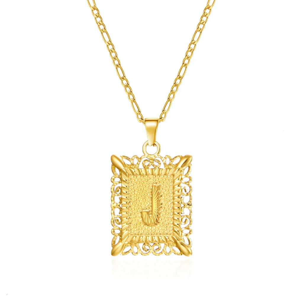 Collier avec pendentif rectangulaire initiale j