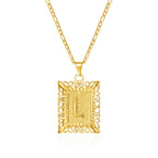 Collier avec pendentif rectangulaire initiale l