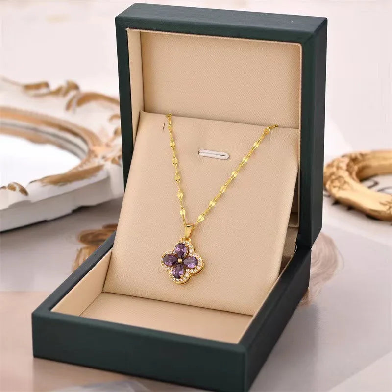 4枚葉の紫ジルコンのクローバーペンダントネックレス