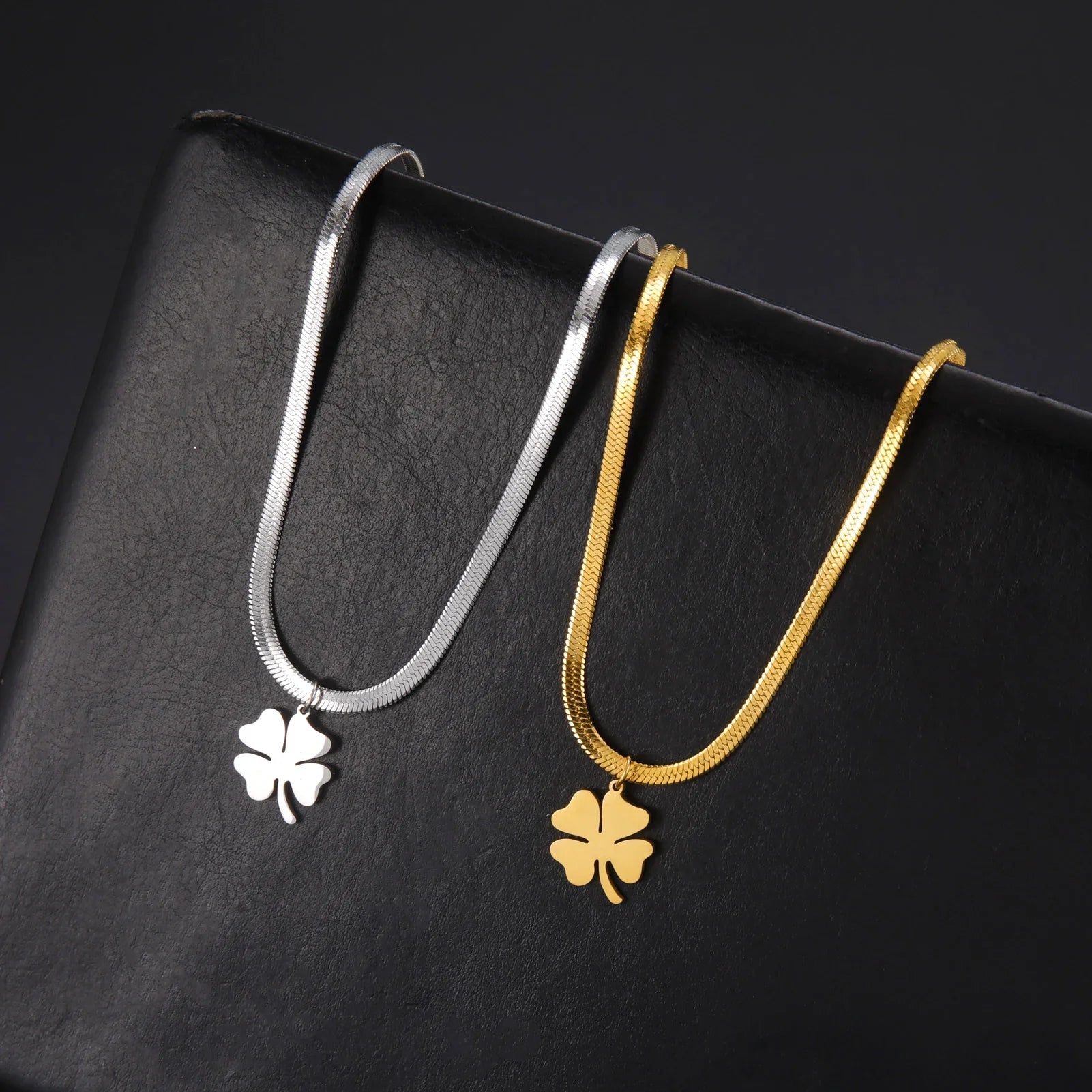 Collier avec Pendentif Trèfle à 4 Feuilles Porte Bonheur argent
