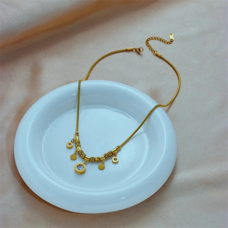 Collier avec Pendentifs en Zircon