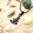 Collier cordon avec pendentif requin marteau noir