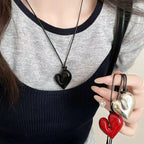 黒いハートのペンダント付きレースネックレス
