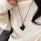 黒いハートのペンダント付きレースネックレス