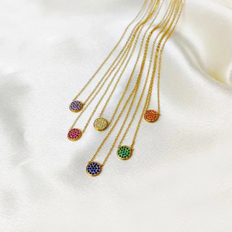 Collier et pendentif avec petite pierre de naissance ronde