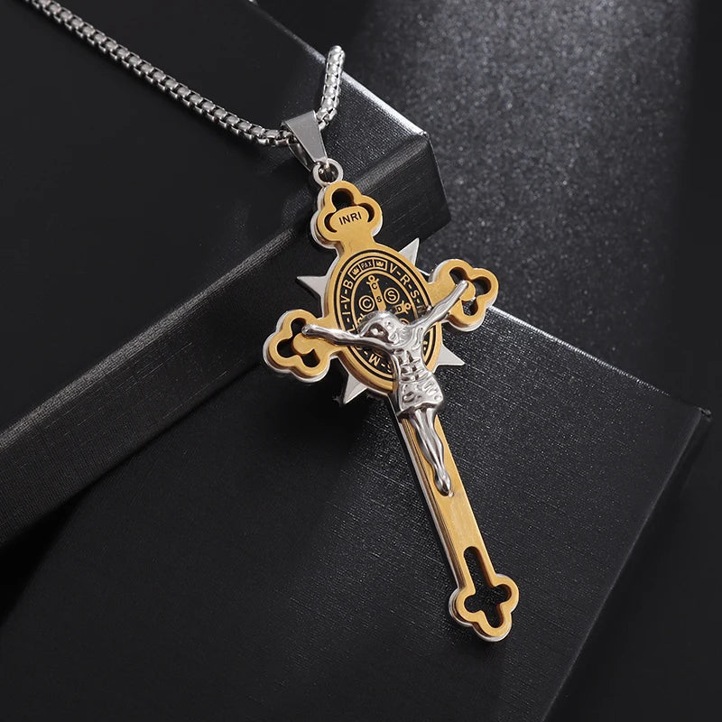 Collier et Pendentif Croix de Saint Benoit Jésus style c