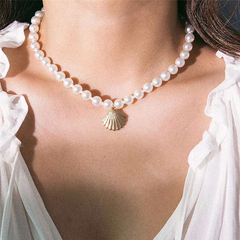 Collier Pendentif Coquillage Coquille Saint-Jacques avec Perles Blanches