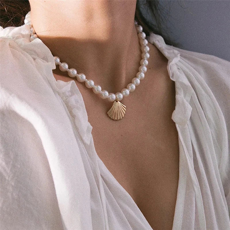 Collier Pendentif Coquillage Coquille Saint-Jacques avec Perles Blanches