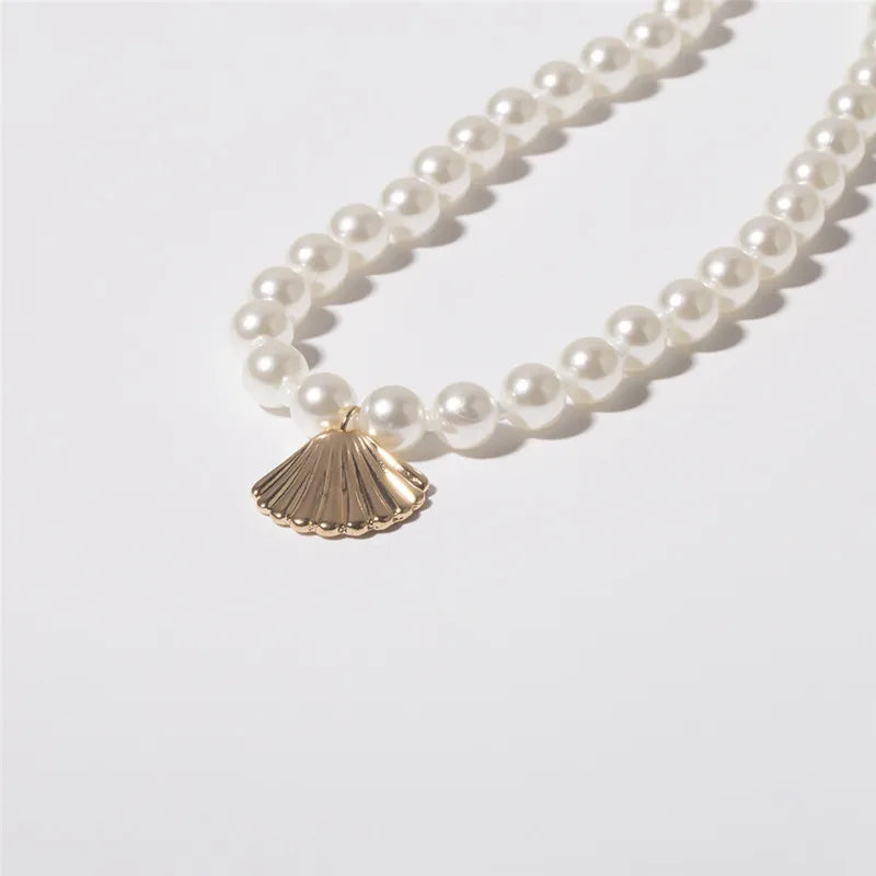 Collier Pendentif Coquillage Coquille Saint-Jacques avec Perles Blanches