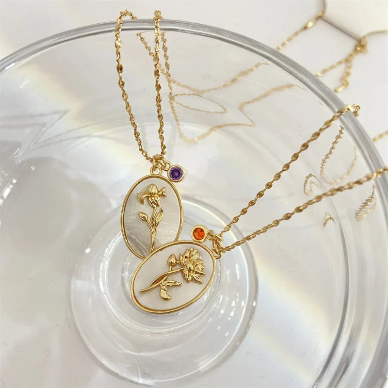 フラワーと星座モチーフのペンダントネックレス