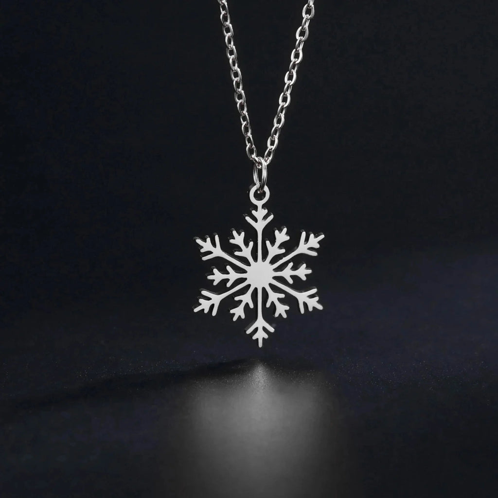 冬の雪の結晶ペンダントネックレス シルバー