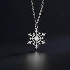 冬の雪の結晶ペンダントネックレス シルバー