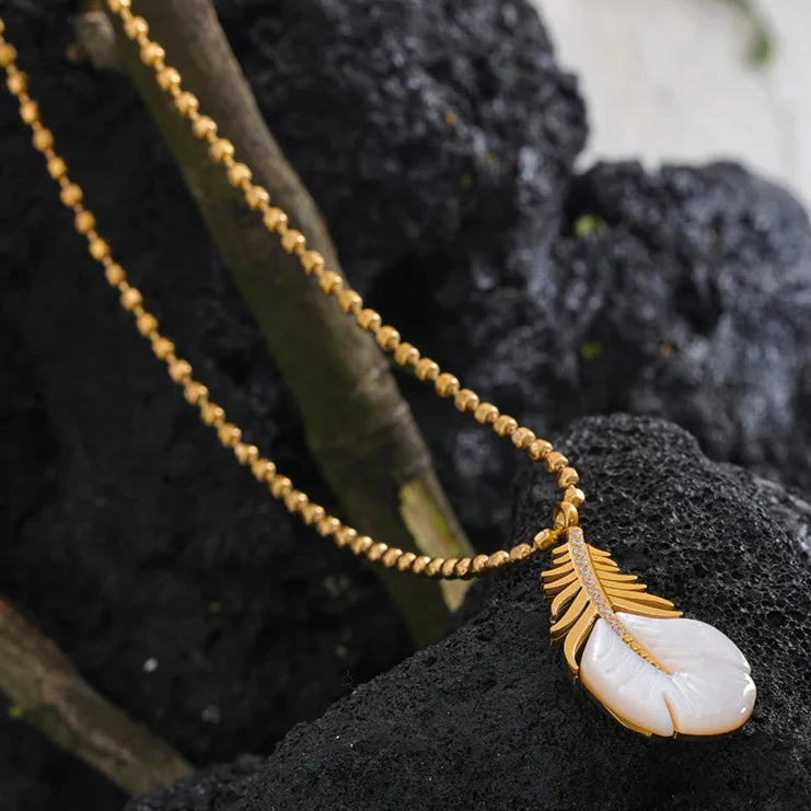 Collier Pendentif Plume avec Zircon