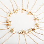 Collier femme avec pendentif initiale et coeur