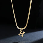 Collier ras de cou femme avec pendentif initiale h