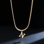 Collier ras de cou femme avec pendentif initiale n