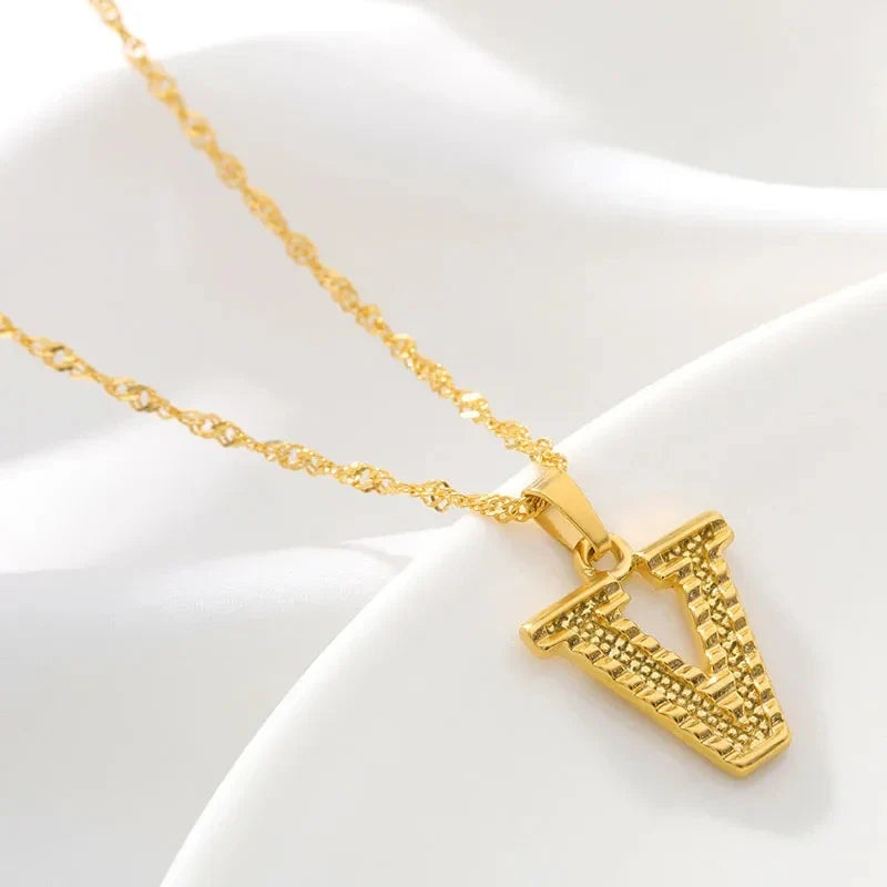 Collier homme ou femme avec pendentif personnalisé initiale v