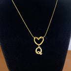 Collier ras de cou avec pendentif initiale et coeur - lettre