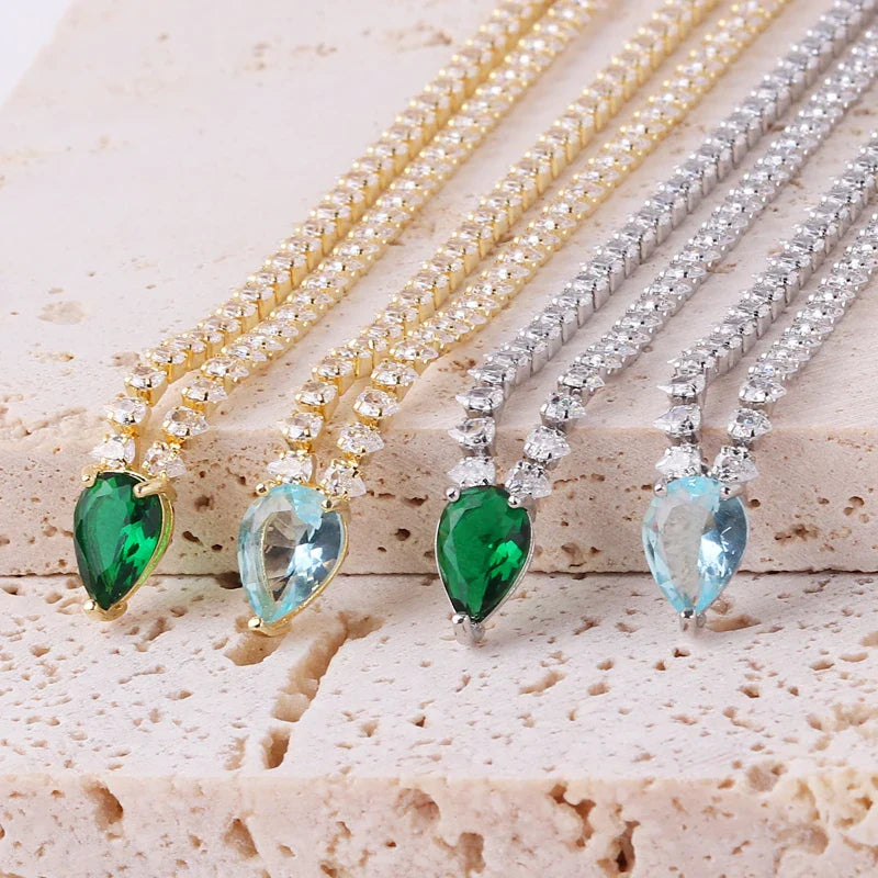Charmant Collier Ras de Cou Pendentif Goutte d'Eau et Zircon or et bleu