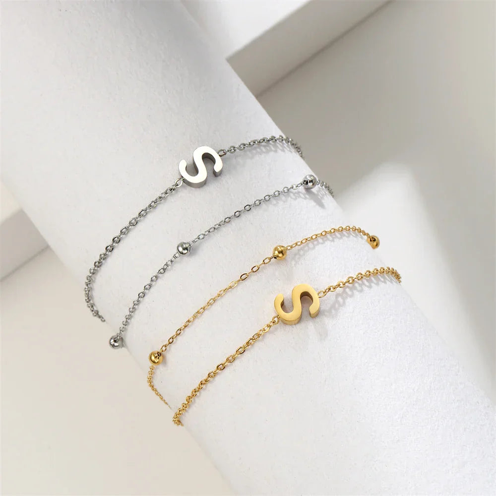 ゴールドとシルバーのダブルイニシャルブレスレット s