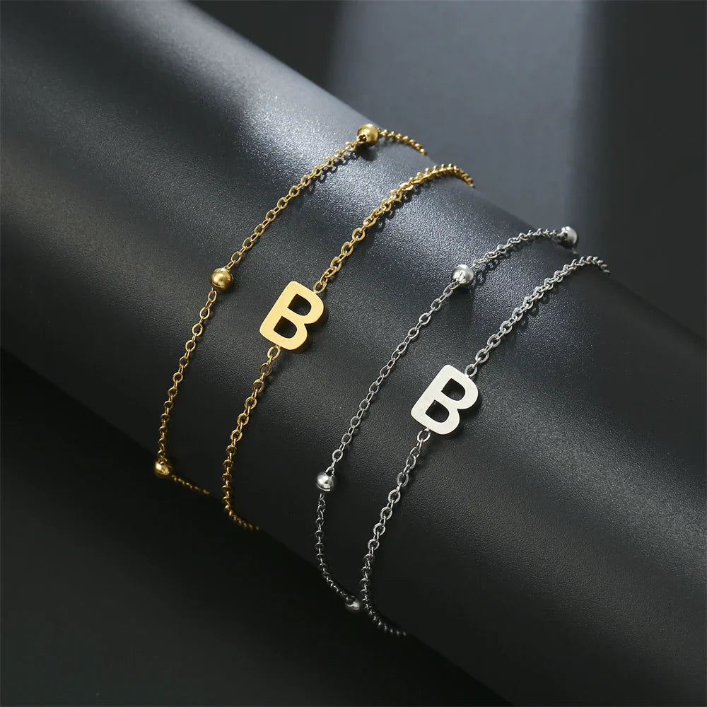 ゴールドとシルバーのダブルイニシャルブレスレット b