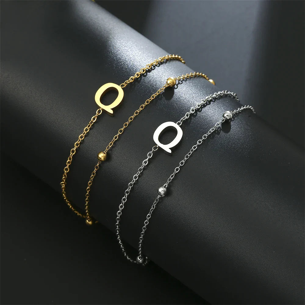 ゴールドとシルバーのダブルイニシャルブレスレット q