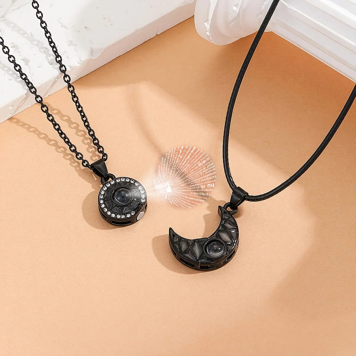 Lot de 2 Colliers avec Pendentif Lumineux Lune ou soleil pour Couple
