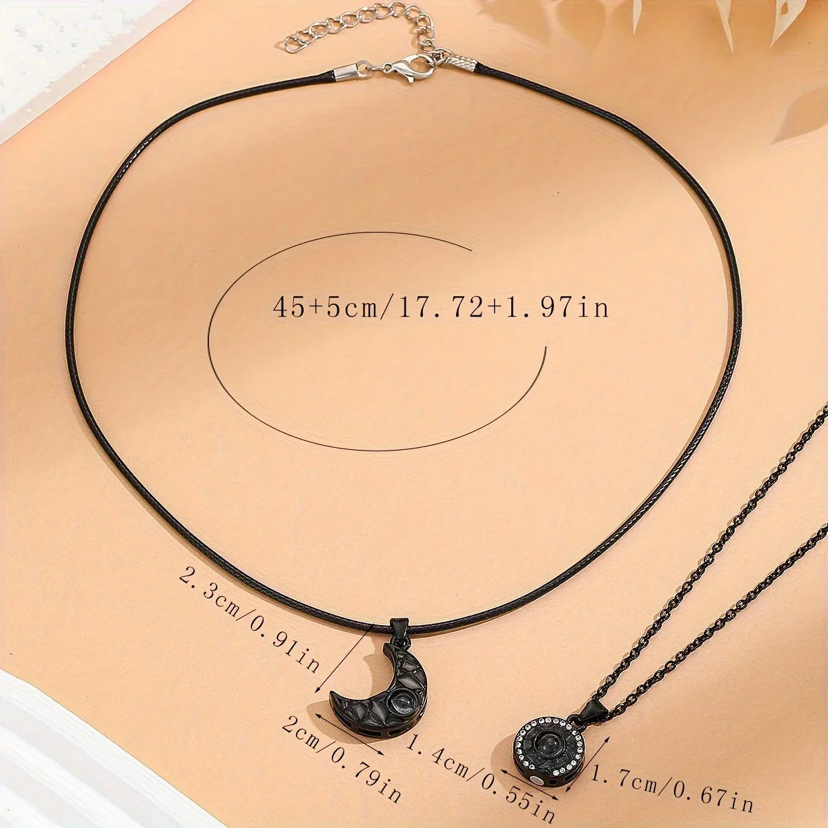 Lot de 2 Colliers avec Pendentif Lumineux Lune ou soleil pour Couple