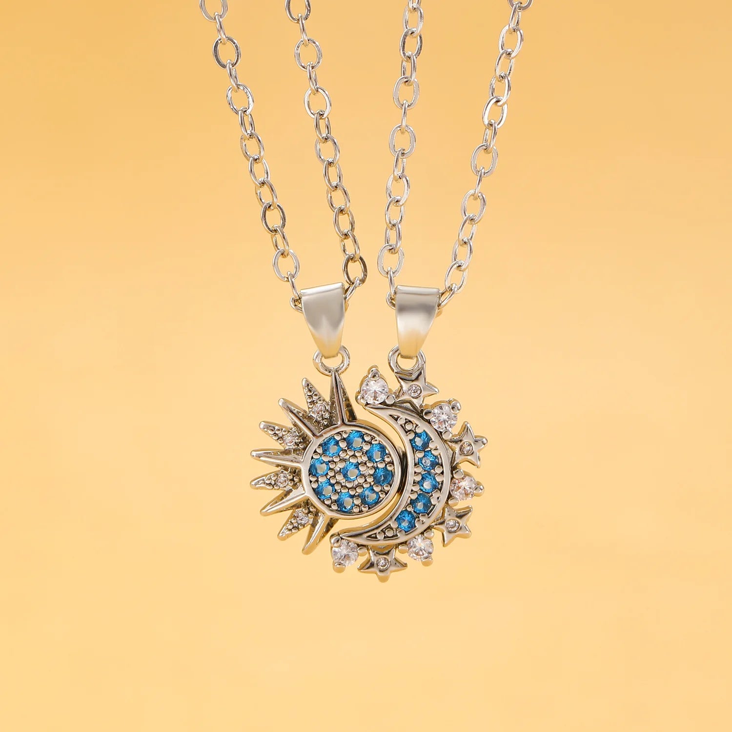 Lot de 2 Colliers avec Pendentif Lune ou Soleil en Zircon pour Couple argent
