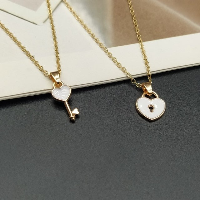 カップル向けペンダント 白